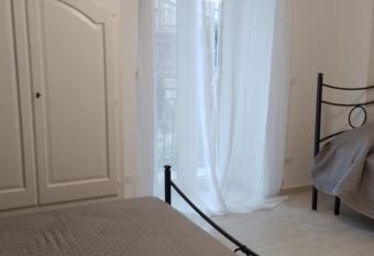 JOSEPHINE S HOUSE ROOMS has rooms with a private hot tub