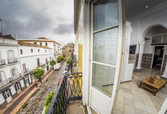 Apartahotel Siglo XIX allows 18 year olds to book a room