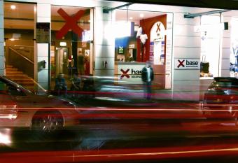 Nomads Sydney allows 18 year olds to book a room