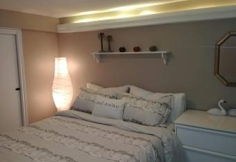 Bradford Vacation has Balcony rooms