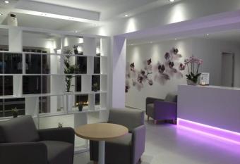 Apartamentos Cristina allows 18 year olds to book a room