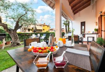 Villa Milli B&B has Balcony rooms