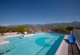 Verdeluna ApartHotel has Balcony rooms