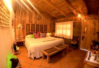 Zoyatl - Xamikal allows 18 year olds to book a room