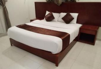 Iwan Alandalusia Al Ajaweed allows 18 year olds to book a room