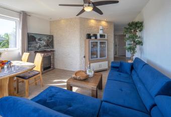 Maarberg Resort has rooms with a private hot tub