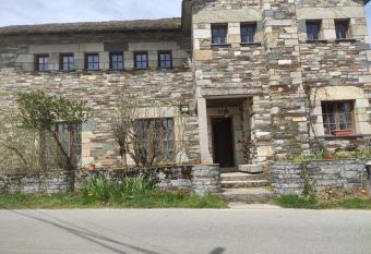 Albergueria Frade allows 18 year olds to book a room