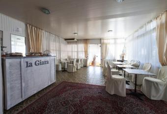 Hotel La Giara allows 18 year olds to book a room
