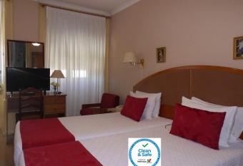 Hotel Larbelo allows 18 year olds to book a room