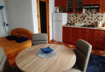 STUDIO , I.G.KOVA  I  A 73 PUNAT allows 18 year olds to book a room