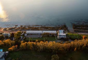 Auberge sur Mer has Balcony rooms