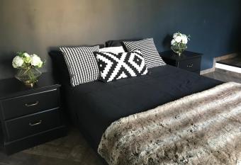 Appartement chic proche de la mer has Balcony rooms