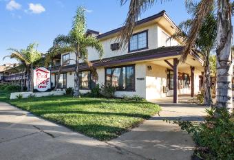 Red Roof Inn Lompoc allows 18 year olds to book a room