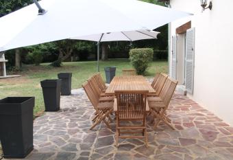 Villa d Amoinville has Balcony rooms