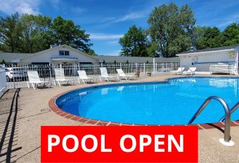 Glass House Inn allows 18 year olds to book a room