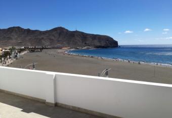   TICO EN PRIMERA LINEA DE PLAYA has Balcony rooms