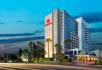 Hilton Woodland Hills/Los Angeles has Balcony rooms