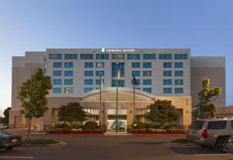 Embassy Suites by Hilton Portland Airport allows 18 year olds to book a room