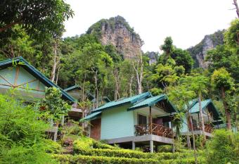 Chill Out Bar and Bungalows has Balcony rooms