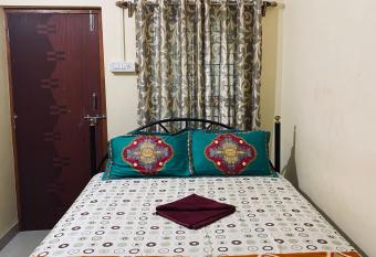 Gurukrupa guest house has Balcony rooms
