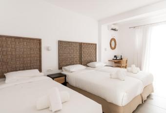 Super Paradise Hotel has Balcony rooms