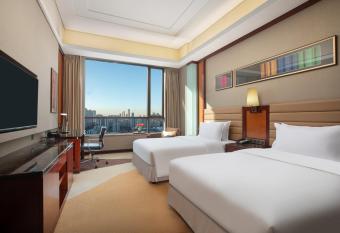 Crowne Plaza Tianjin Binhai Center, an IHG Hotel has rooms with a private hot tub