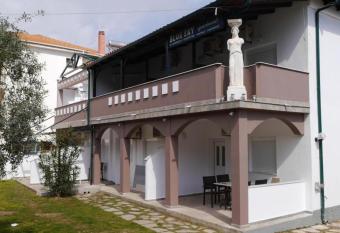 Blue Sky Villas allows 18 year olds to book a room