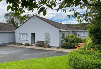 Elagh View Bed & Breakfast allows 18 year olds to book a room