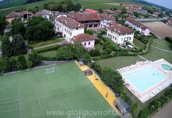 DESIGNcontrodesign has Balcony rooms