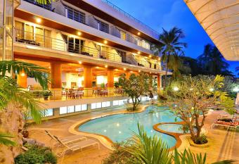 Samui First House Hotel allows 18 year olds to book a room
