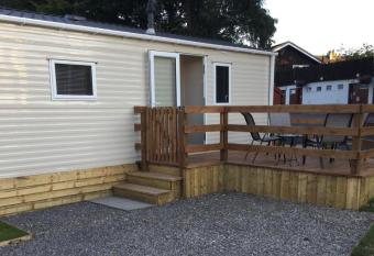 Poppy Lodge allows 18 year olds to book a room