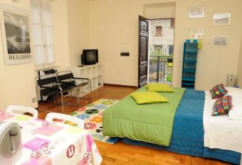 Appartamenti I Giardini Di Villa Melzi allows 18 year olds to book a room