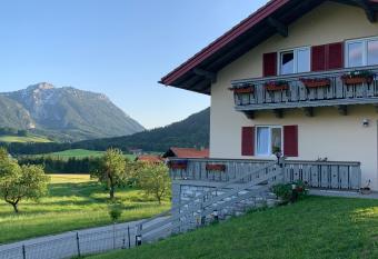 Haus Annerl Ferienwohnung mit 2 Schlafzimmern has Balcony rooms