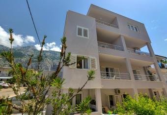 Apartman Sjever has Balcony rooms