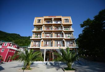 Medea Kvariati has Balcony rooms