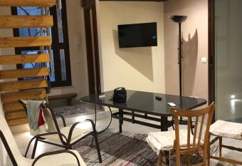 al centro storico n 9 giovanna allows 18 year olds to book a room