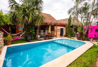Casa Aluxes Hotel has Balcony rooms