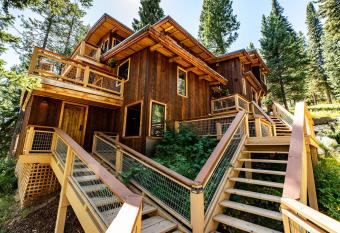 Jackson Hole Hideout has Balcony rooms