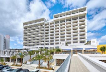 Ala Mahaina Condo Hotel allows 18 year olds to book a room