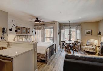 River Mtn Lodge W301 has Balcony rooms