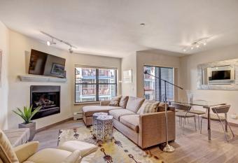 River Mtn Lodge E309 has Balcony rooms