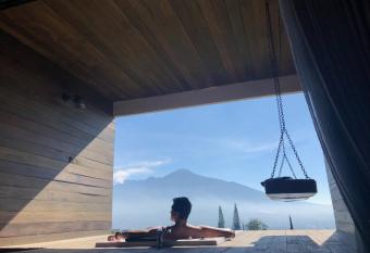 The cendana villa   s has rooms with a private hot tub