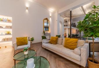 1924 H  tel allows 18 year olds to book a room