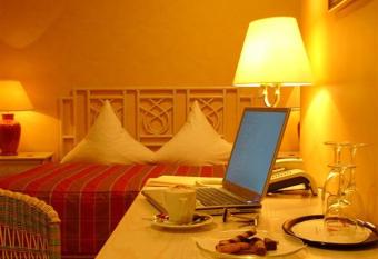 Campus Garden Businesshotel allows 18 year olds to book a room