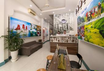 Hanoi Backpackersuite Hostel has Balcony rooms