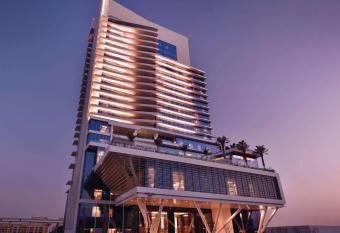 Grand Plaza M  venpick has rooms with a private hot tub