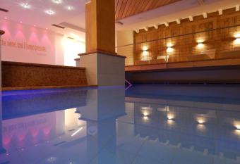 Hotel Ideal has Balcony rooms