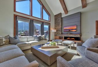 Zalanta 317 has Balcony rooms