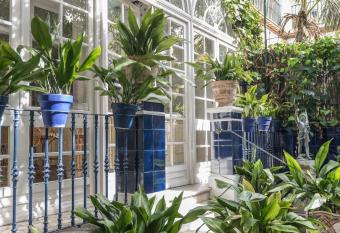 Hotel Medium Romantic has Balcony rooms