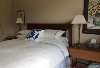 Hadley Close has Balcony rooms